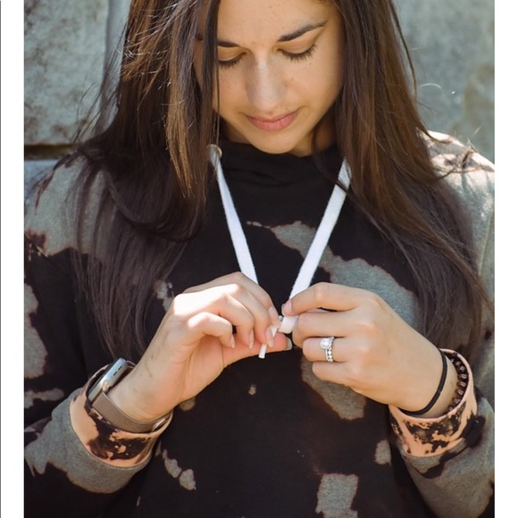 *CUSTOM REVERSE DYED CROPPED HOODIE - Picture 4 of 7